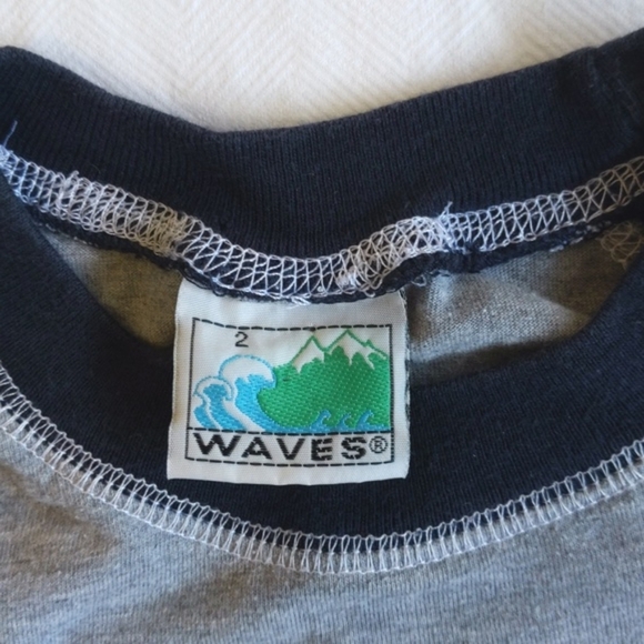 waves NHL Vancouver Canucks raglan sleeve graphic t-shirt 2T toddler unisex - Picture 5 of 7